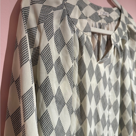 Ezra cream diamond 💎 top - Picture 2 of 3